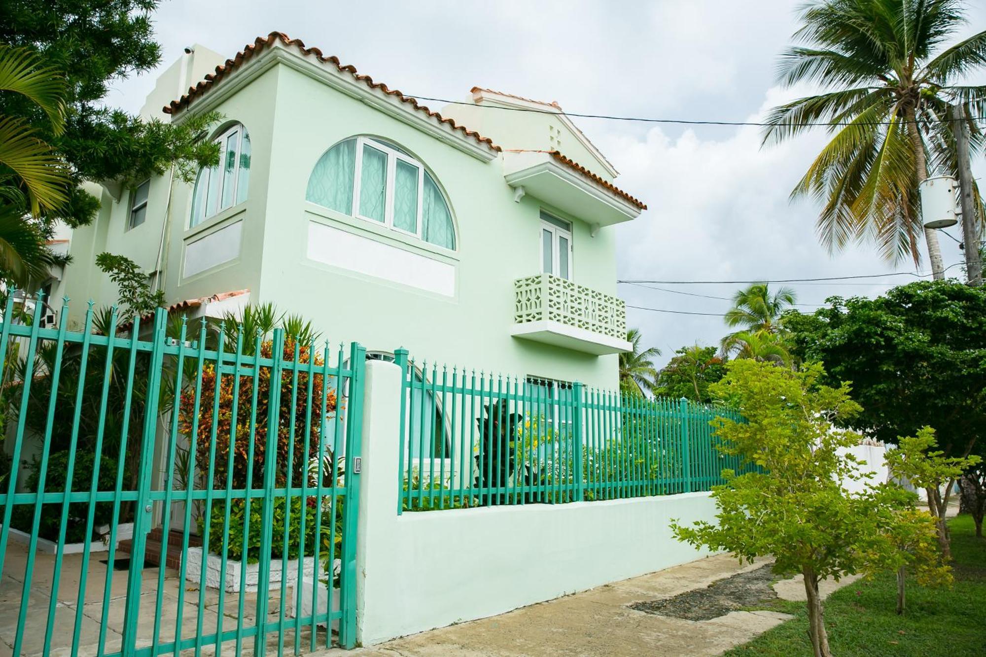 Numero Uno Beach Apartments San Juan Exterior photo