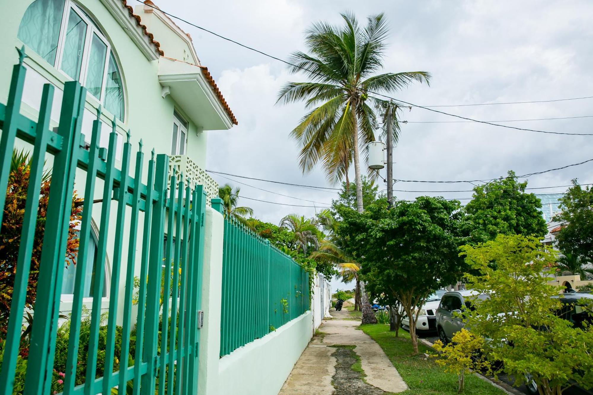 Numero Uno Beach Apartments San Juan Exterior photo